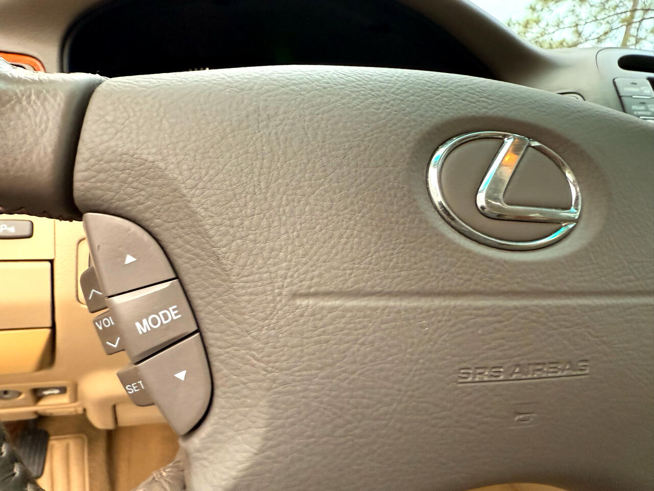 2005 Lexus LS 430 photo 33