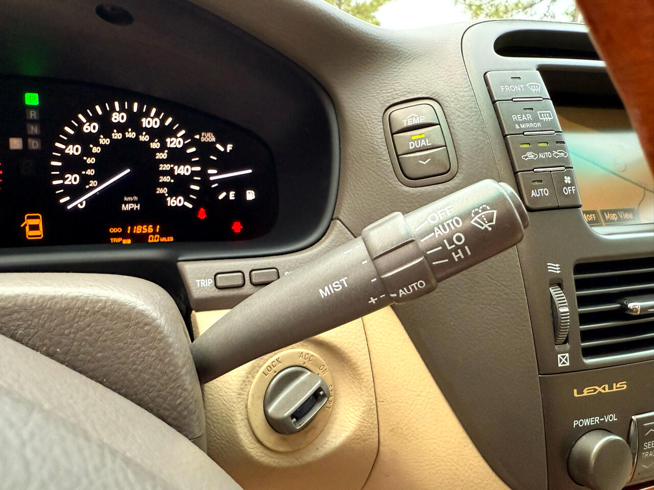 2005 Lexus LS 430 photo 34