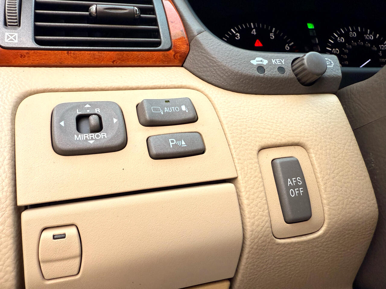2005 Lexus LS 430 photo 36