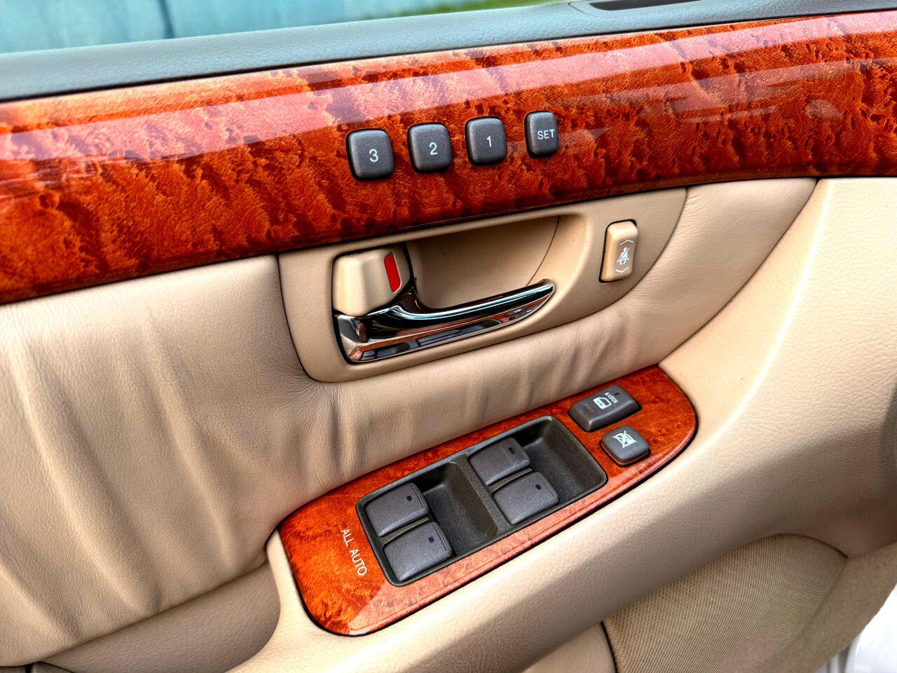 2005 Lexus LS 430 photo 37