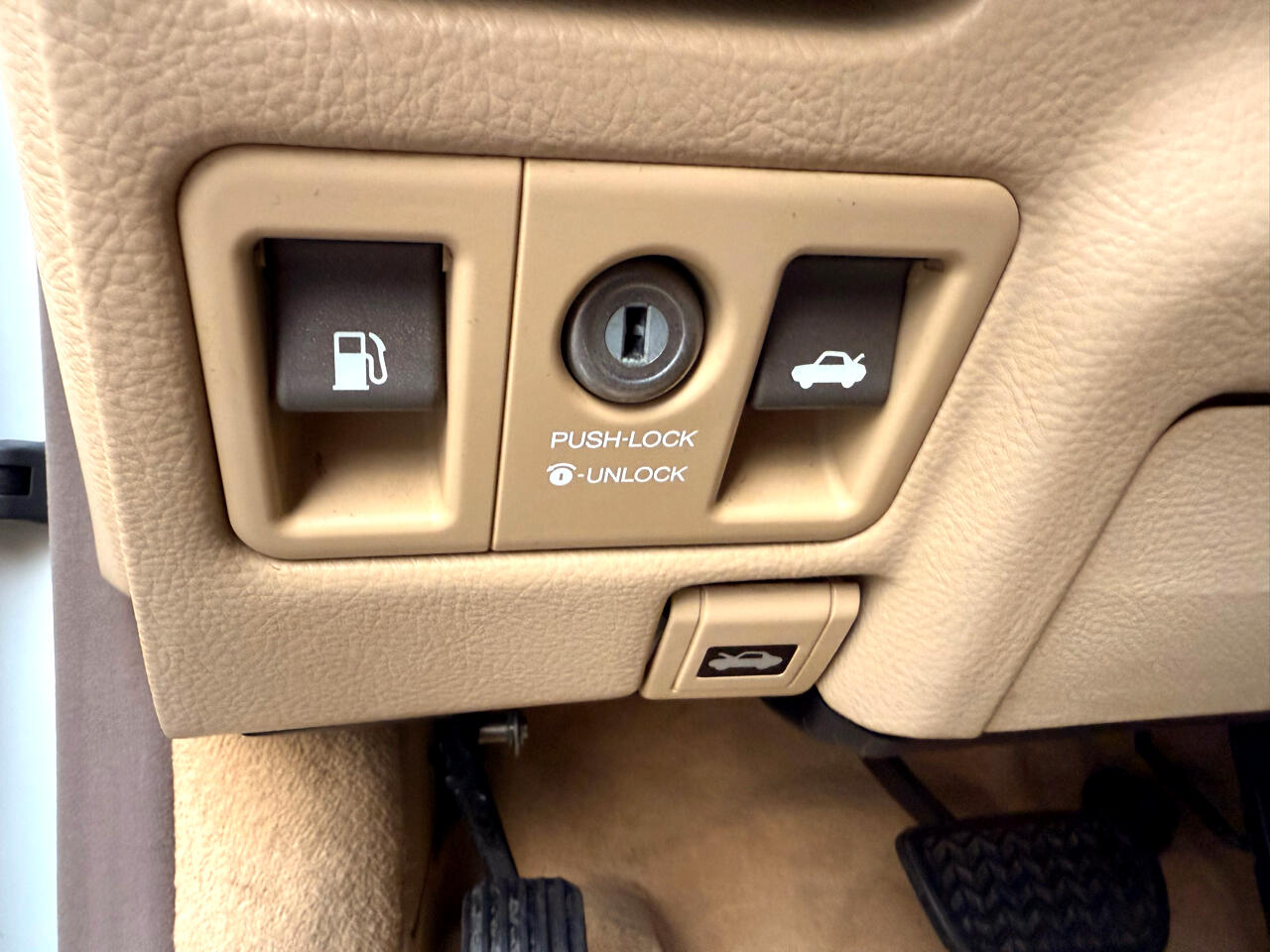 2005 Lexus LS 430 photo 38