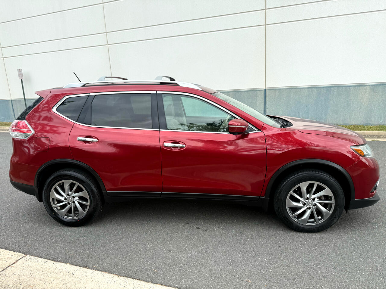 2015 Nissan Rogue SL photo 12