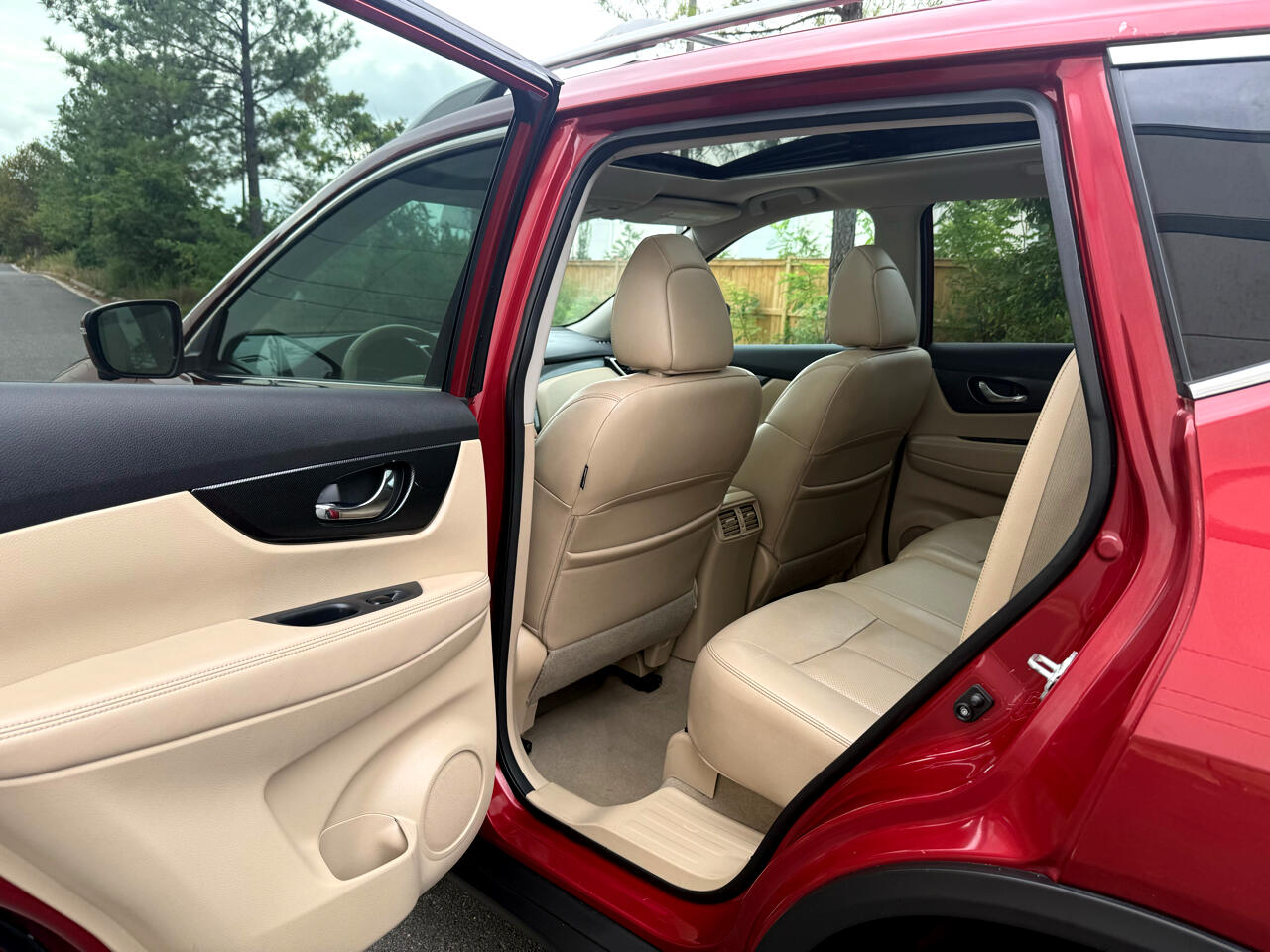 2015 Nissan Rogue SL photo 18