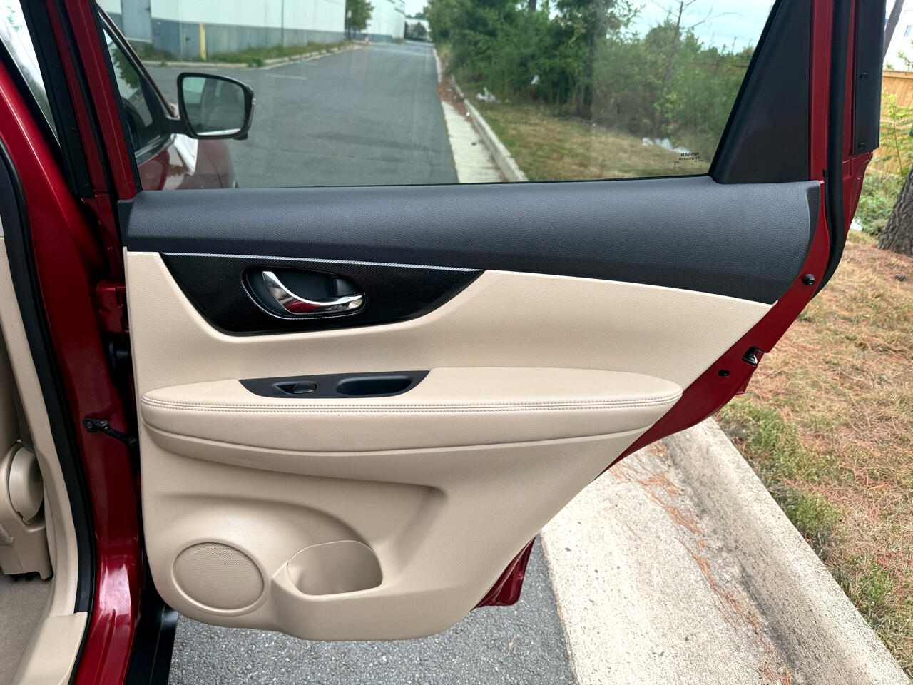 2015 Nissan Rogue SL photo 29