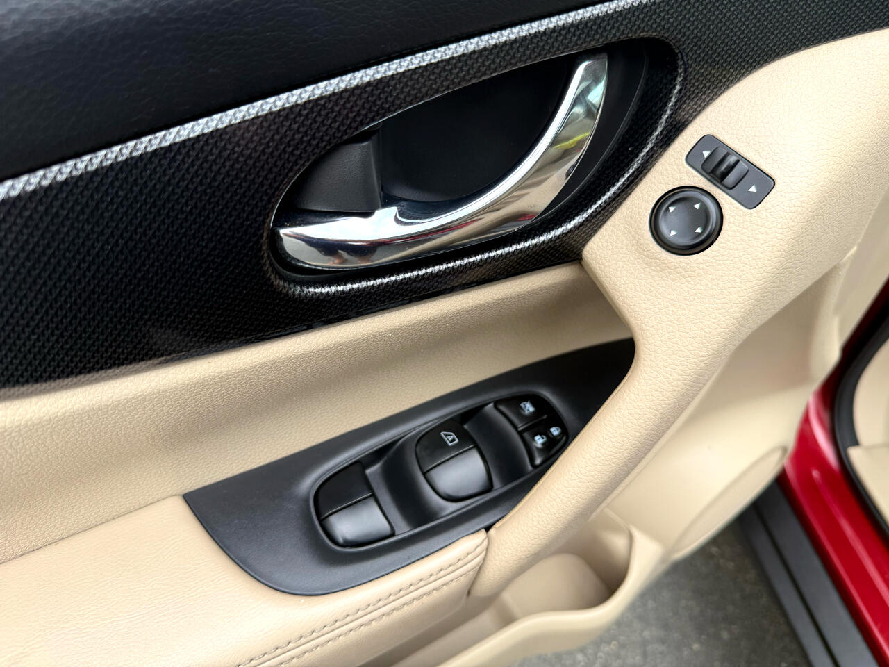 2015 Nissan Rogue SL photo 40