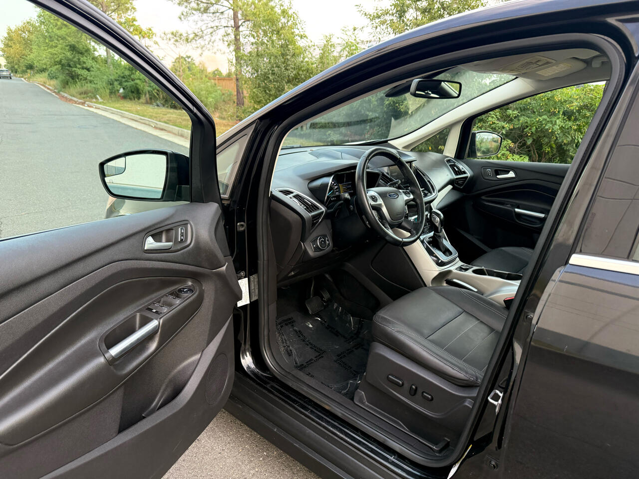 2013 Ford C-Max Hybrid SEL photo 13