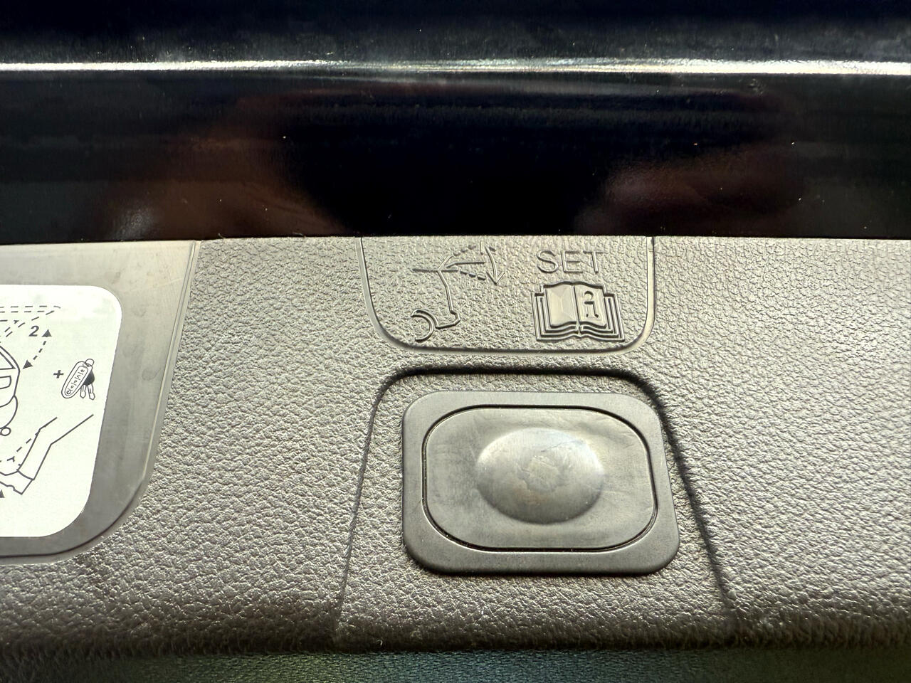 2013 Ford C-Max Hybrid SEL photo 21