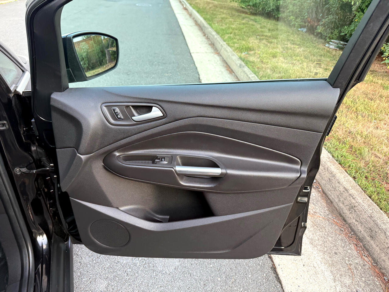 2013 Ford C-Max Hybrid SEL photo 24
