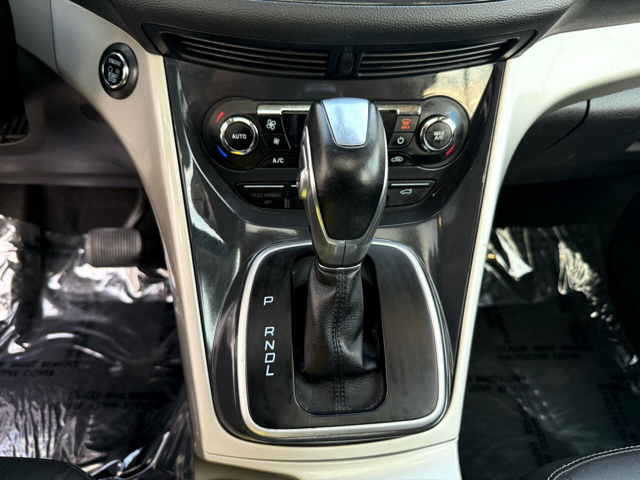 2013 Ford C-Max Hybrid SEL photo 29