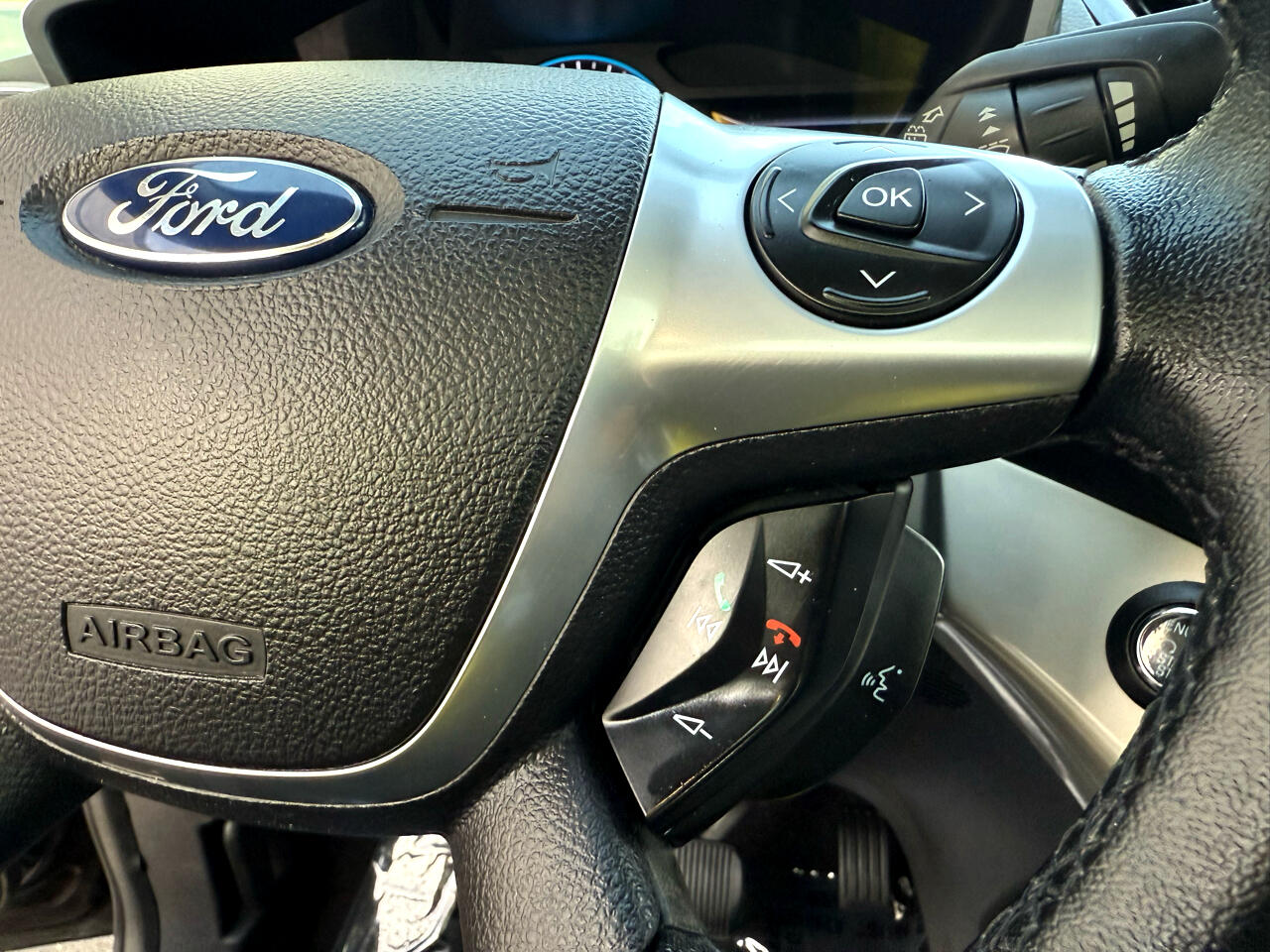 2013 Ford C-Max Hybrid SEL photo 34