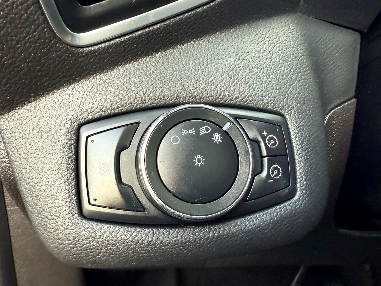 2013 Ford C-Max Hybrid SEL photo 36