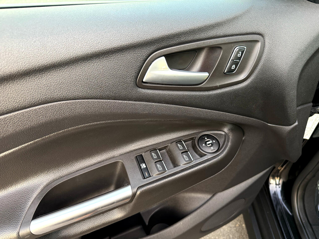 2013 Ford C-Max Hybrid SEL photo 37