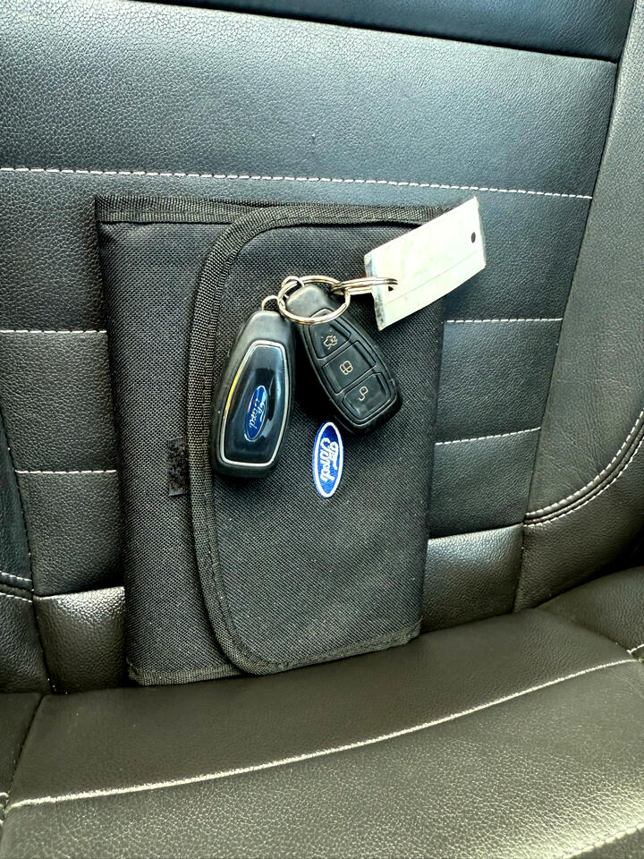 2013 Ford C-Max Hybrid SEL photo 41