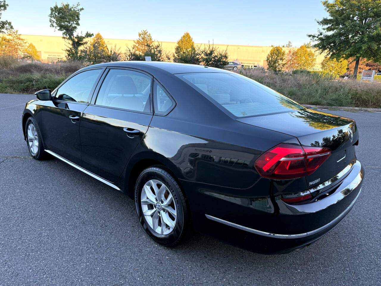 2018 Volkswagen Passat 2.0T S photo 3