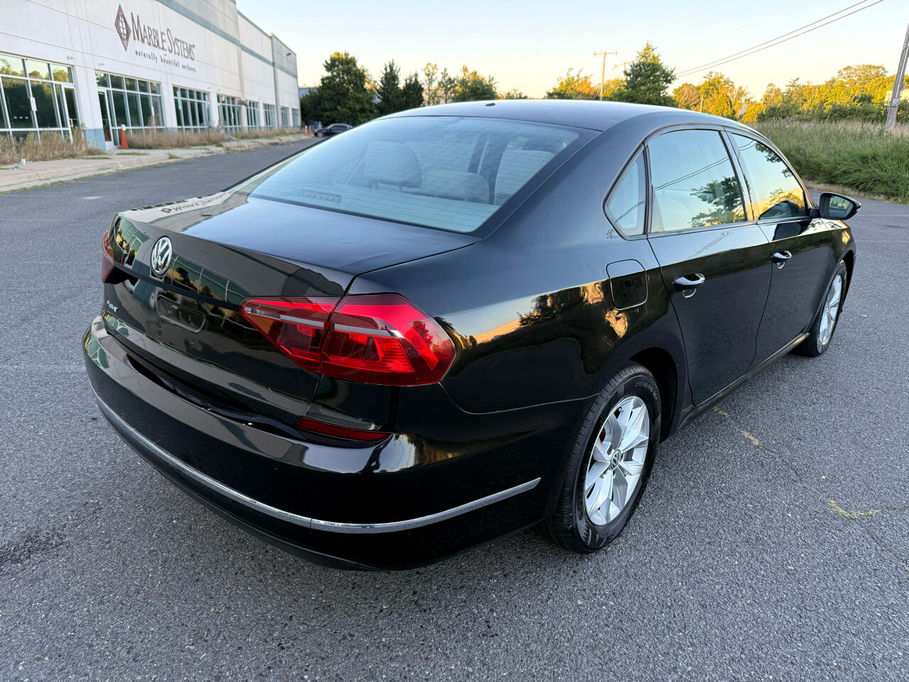2018 Volkswagen Passat 2.0T S photo 4