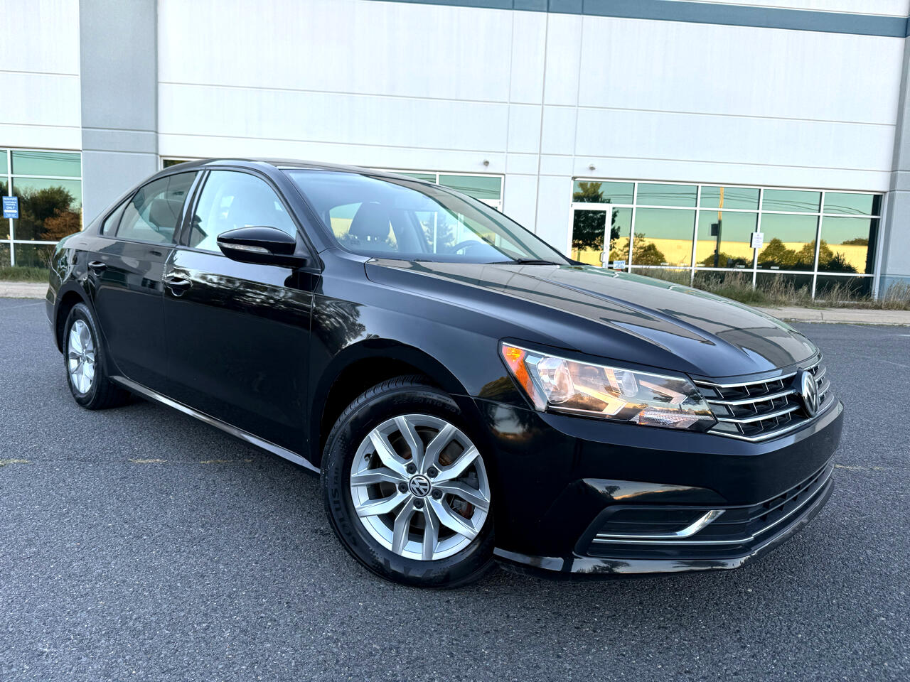 2018 Volkswagen Passat 2.0T S photo 6