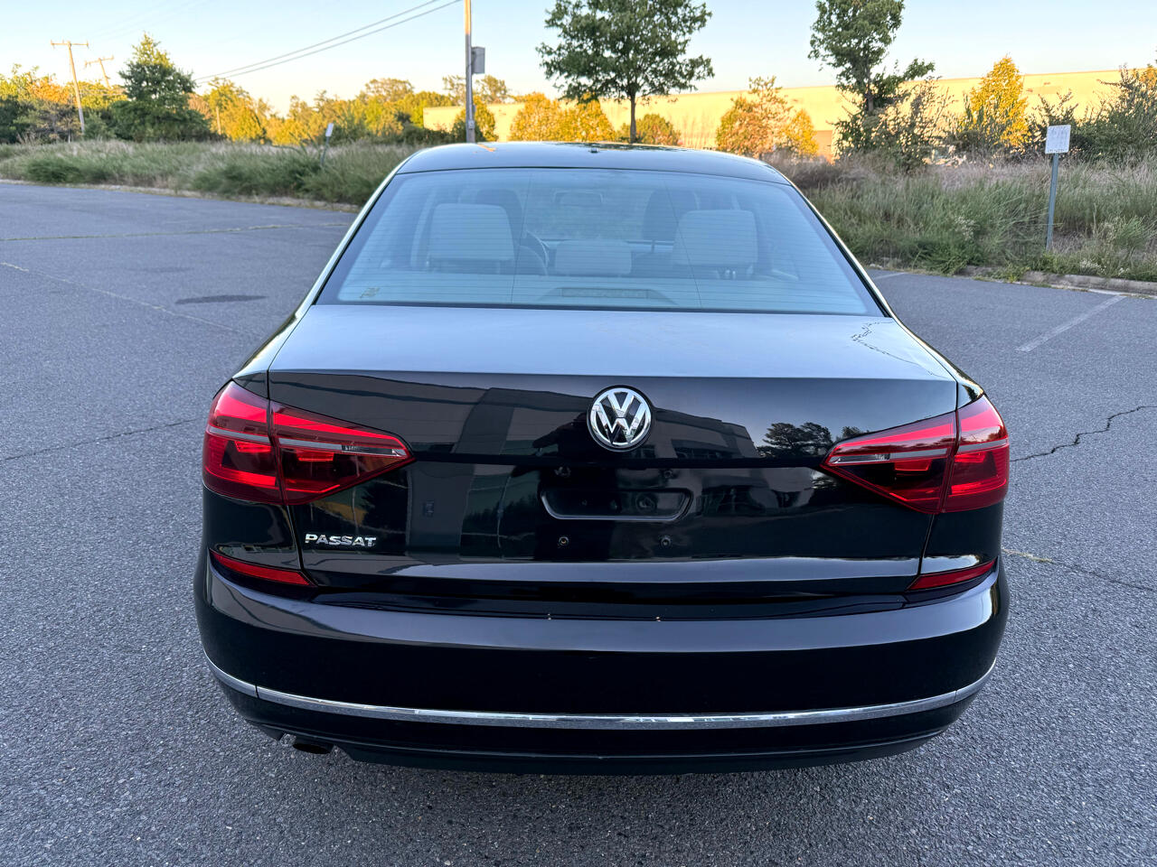 2018 Volkswagen Passat 2.0T S photo 9