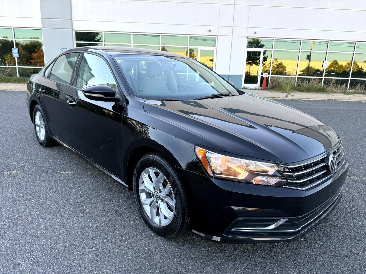2018 Volkswagen Passat 2.0T S photo 11