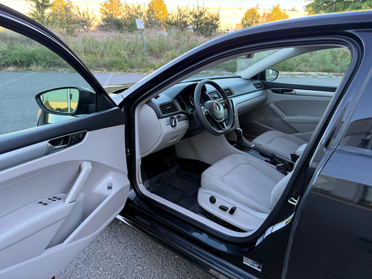 2018 Volkswagen Passat 2.0T S photo 12