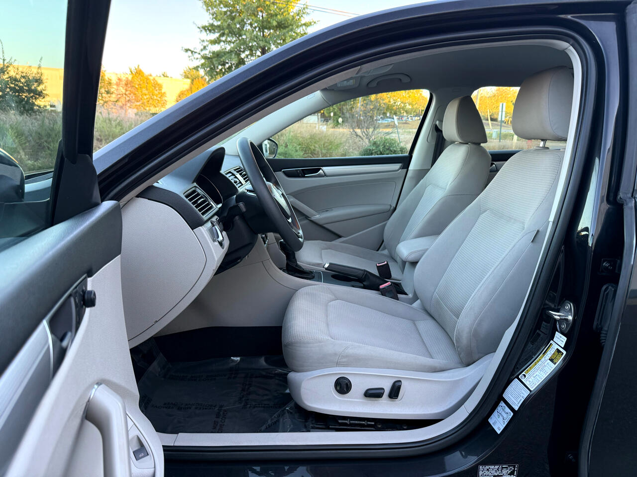2018 Volkswagen Passat 2.0T S photo 13