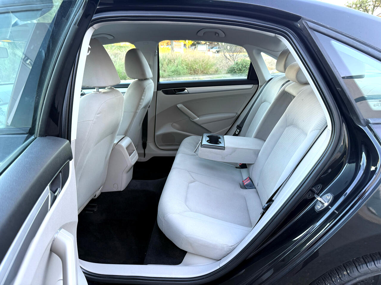 2018 Volkswagen Passat 2.0T S photo 16
