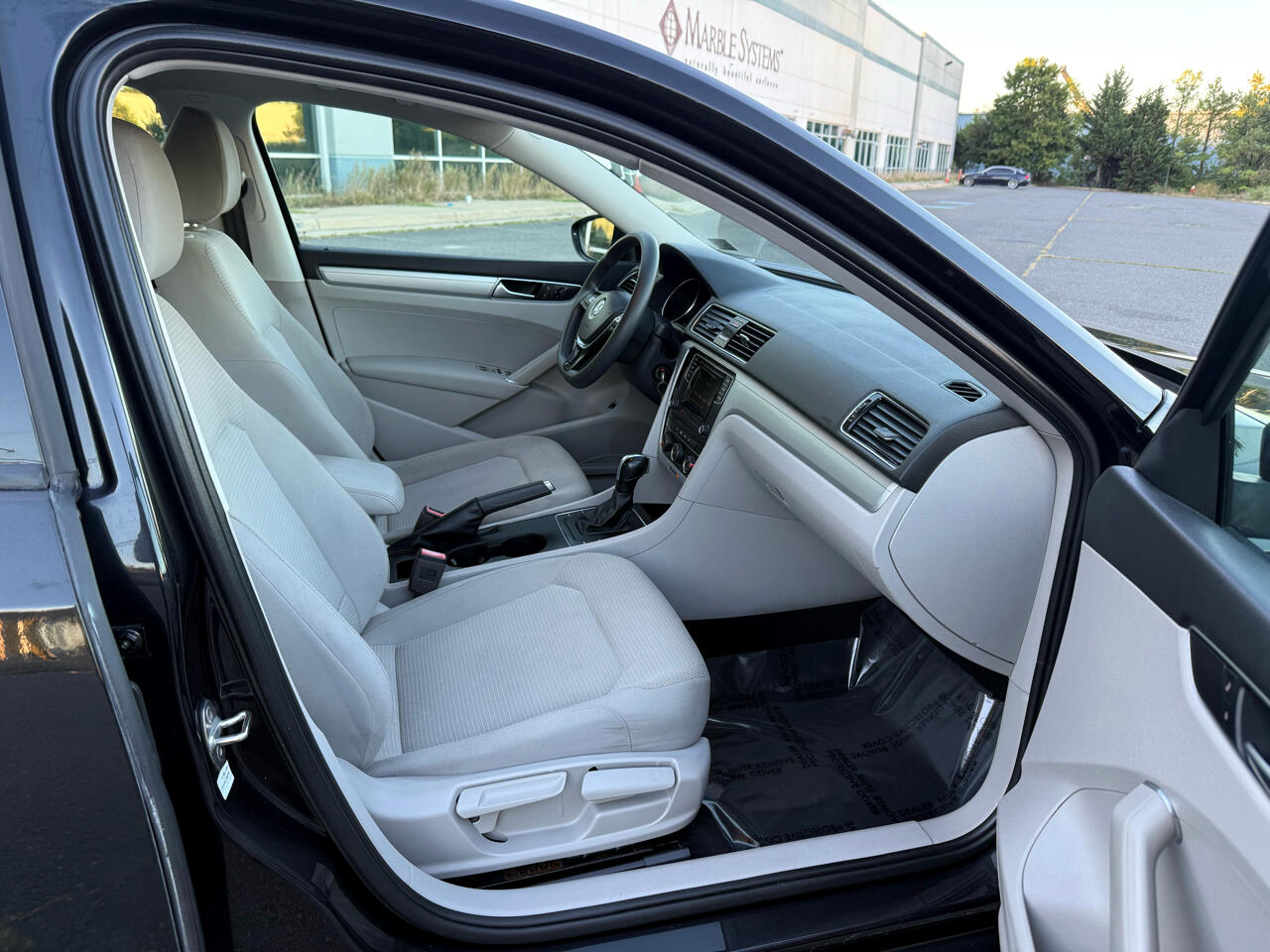 2018 Volkswagen Passat 2.0T S photo 18