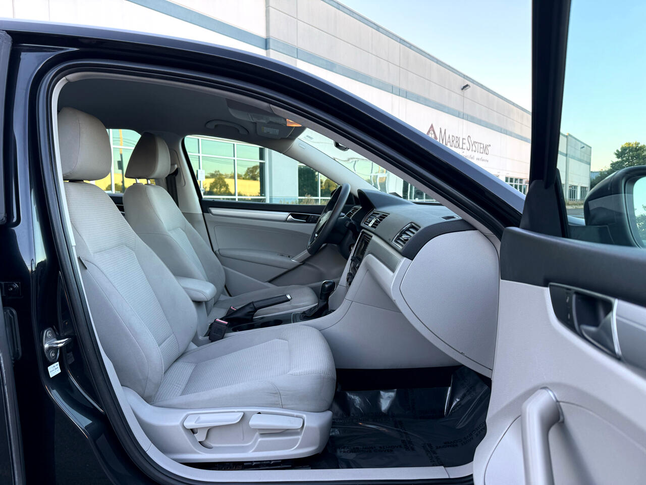 2018 Volkswagen Passat 2.0T S photo 19