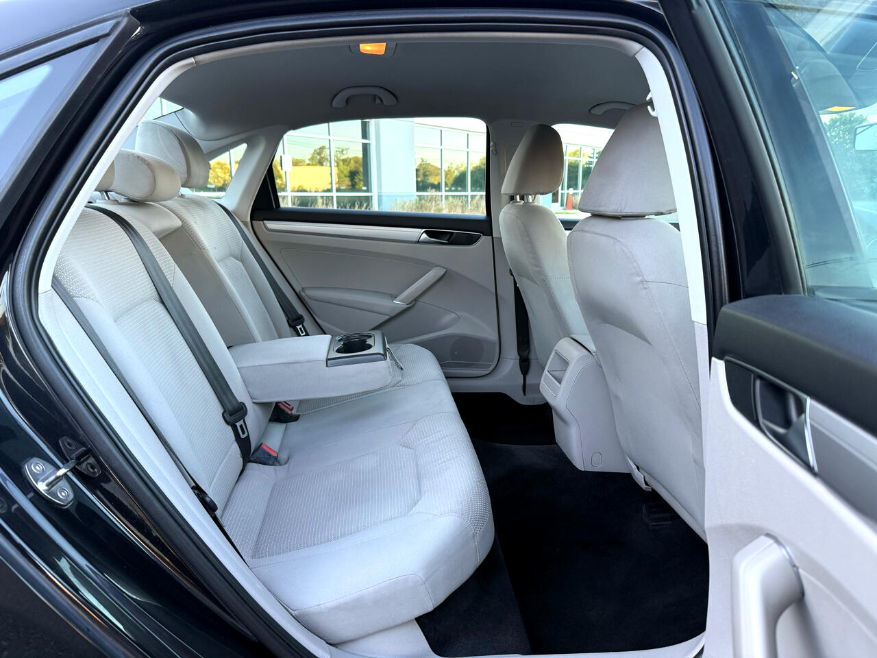 2018 Volkswagen Passat 2.0T S photo 22