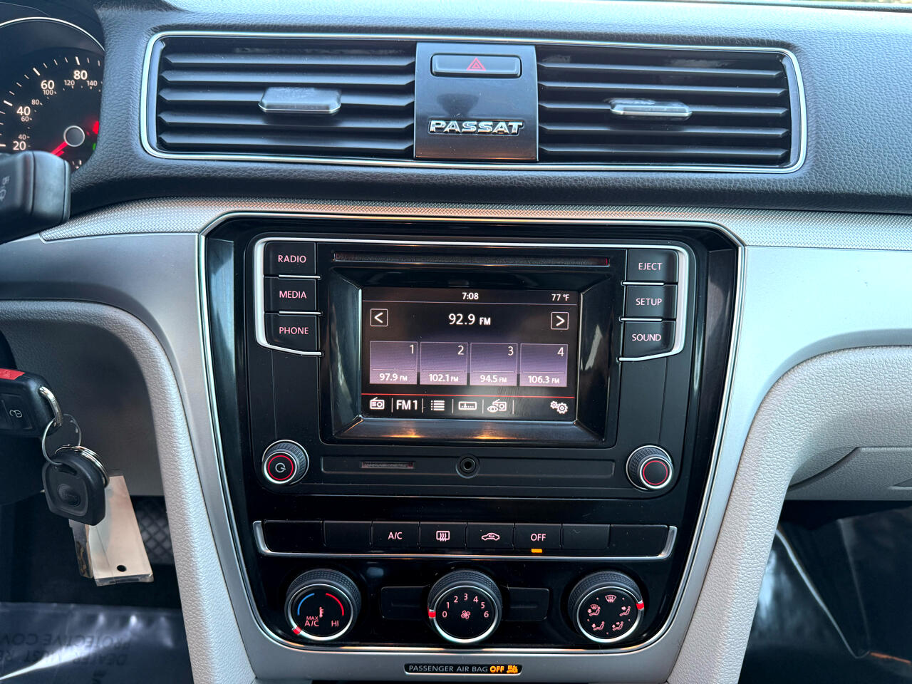 2018 Volkswagen Passat 2.0T S photo 25