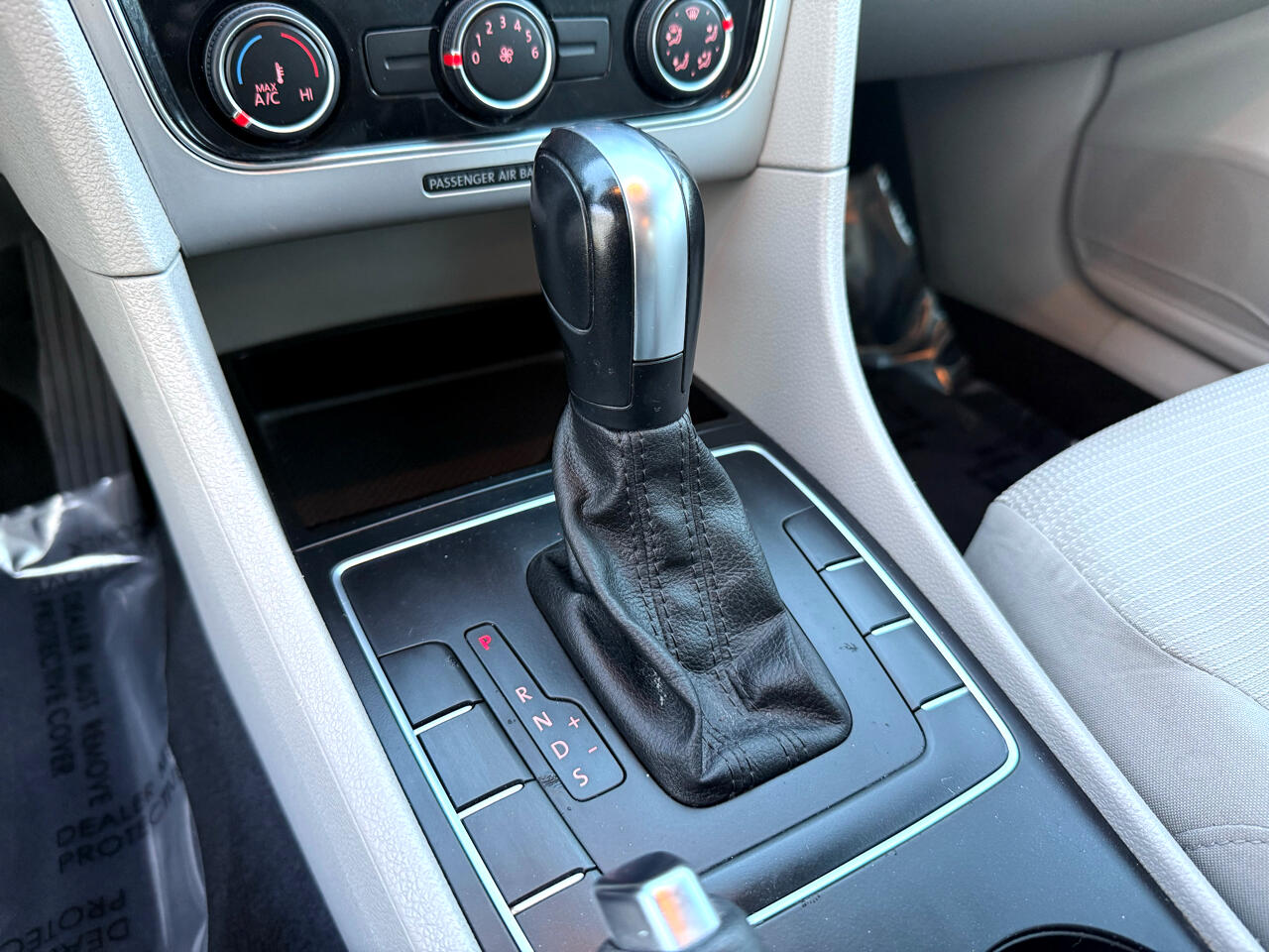 2018 Volkswagen Passat 2.0T S photo 27