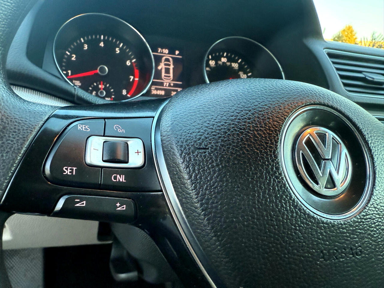 2018 Volkswagen Passat 2.0T S photo 30