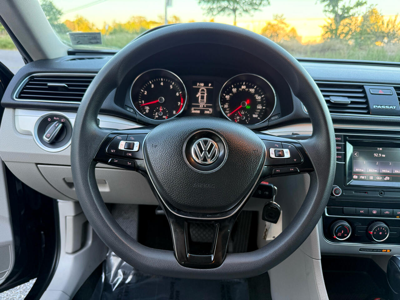 2018 Volkswagen Passat 2.0T S photo 31