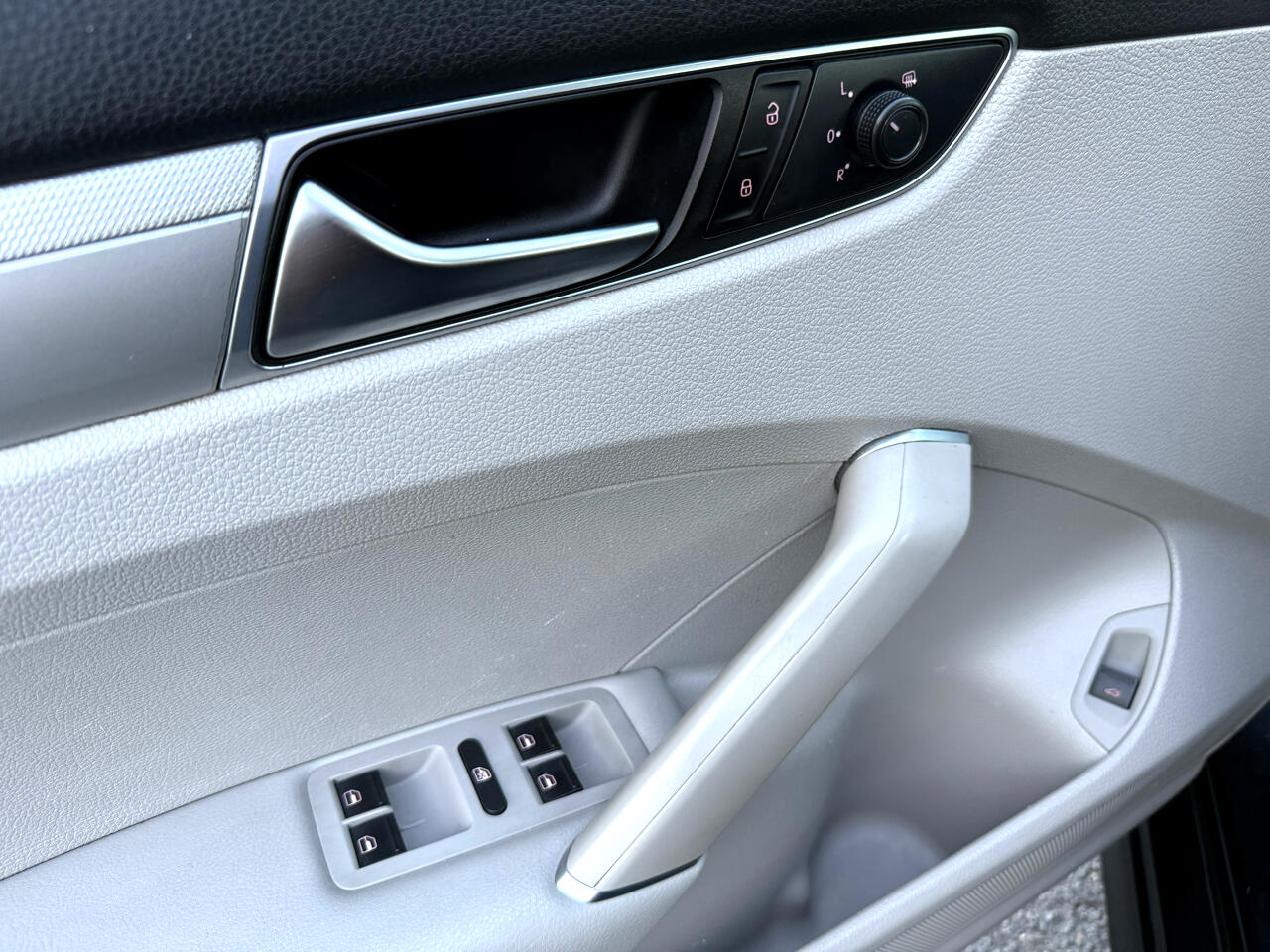 2018 Volkswagen Passat 2.0T S photo 36