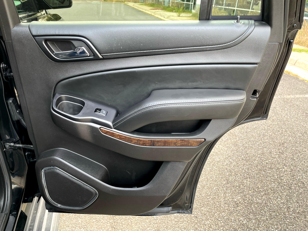 2016 Chevrolet Tahoe LT photo 18