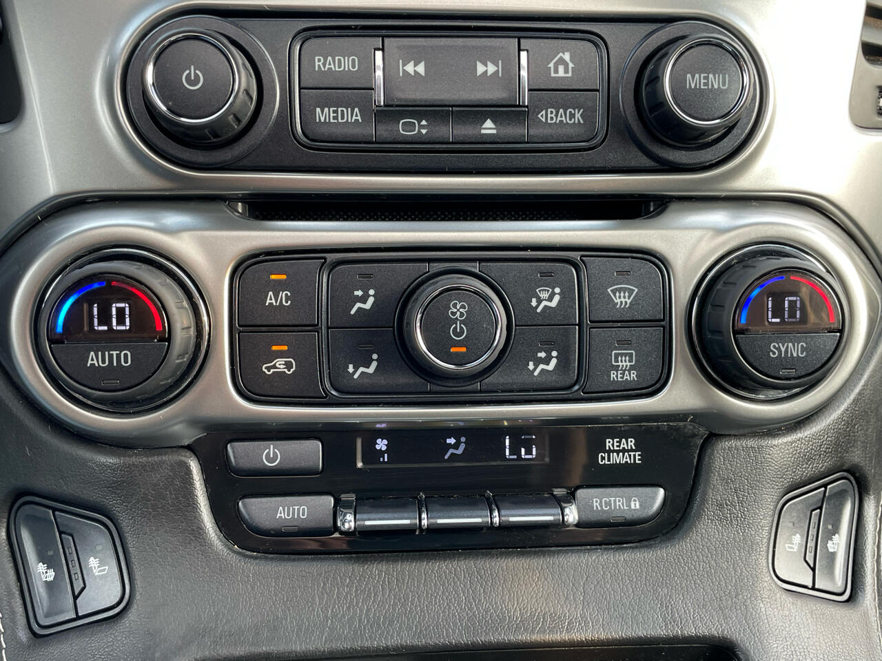 2016 Chevrolet Tahoe LT photo 29