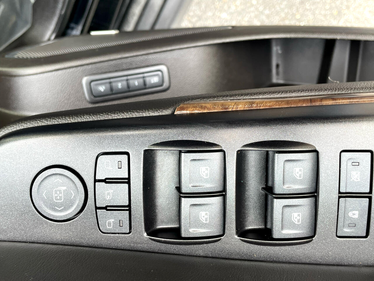 2016 Chevrolet Tahoe LT photo 31