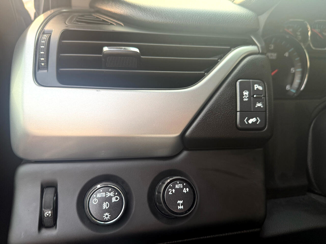 2016 Chevrolet Tahoe LT photo 25