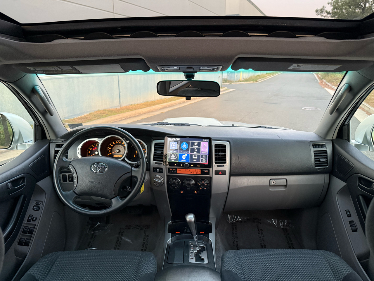 2005 Toyota 4Runner SR5 V6 4WD photo 4