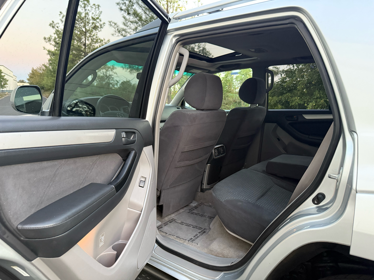 2005 Toyota 4Runner SR5 V6 4WD photo 16