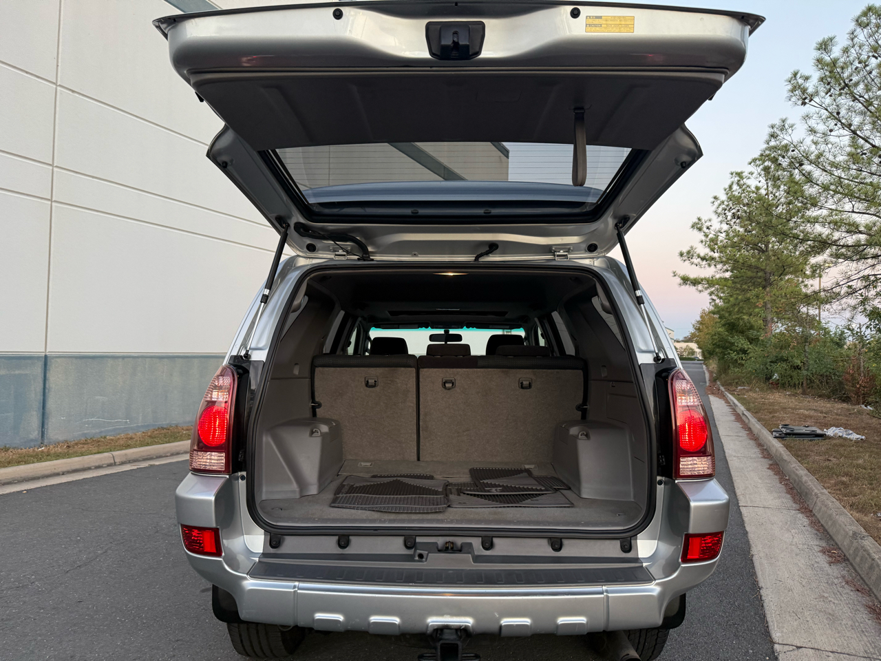 2005 Toyota 4Runner SR5 V6 4WD photo 19