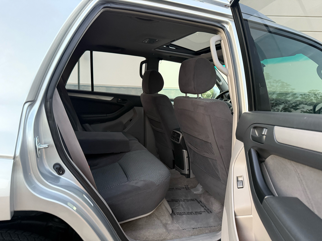 2005 Toyota 4Runner SR5 V6 4WD photo 23