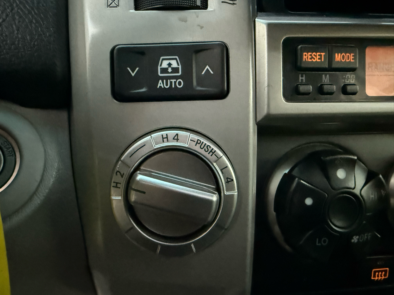 2005 Toyota 4Runner SR5 V6 4WD photo 27
