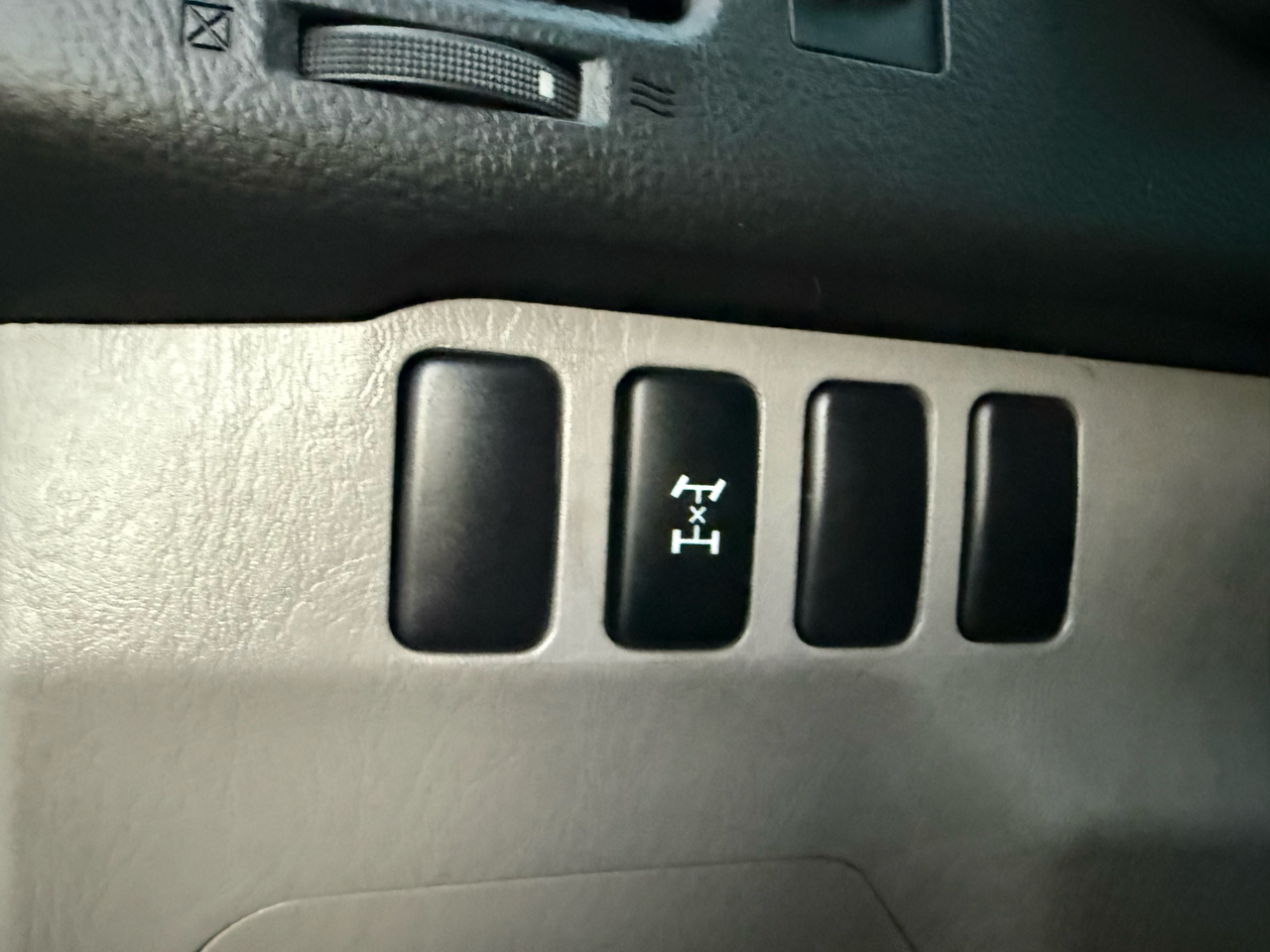 2005 Toyota 4Runner SR5 V6 4WD photo 33
