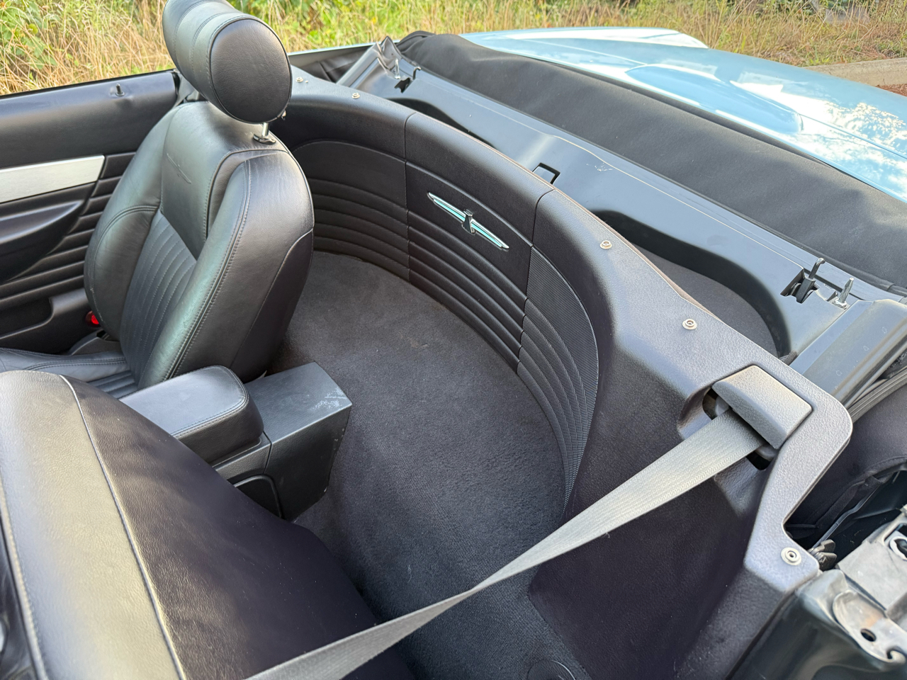 2004 Ford Thunderbird Premium photo 23