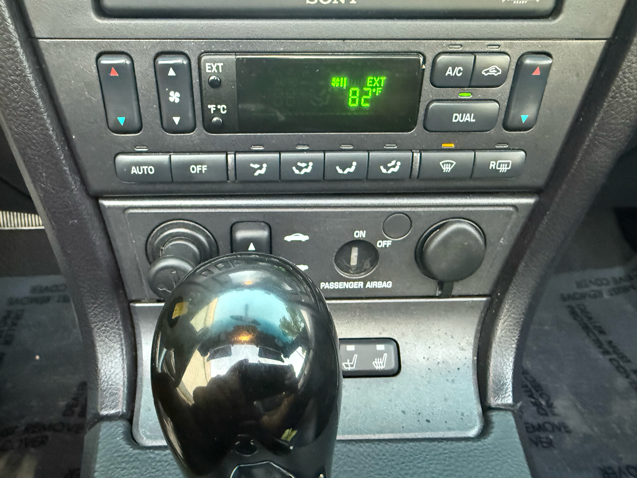 2004 Ford Thunderbird Premium photo 30