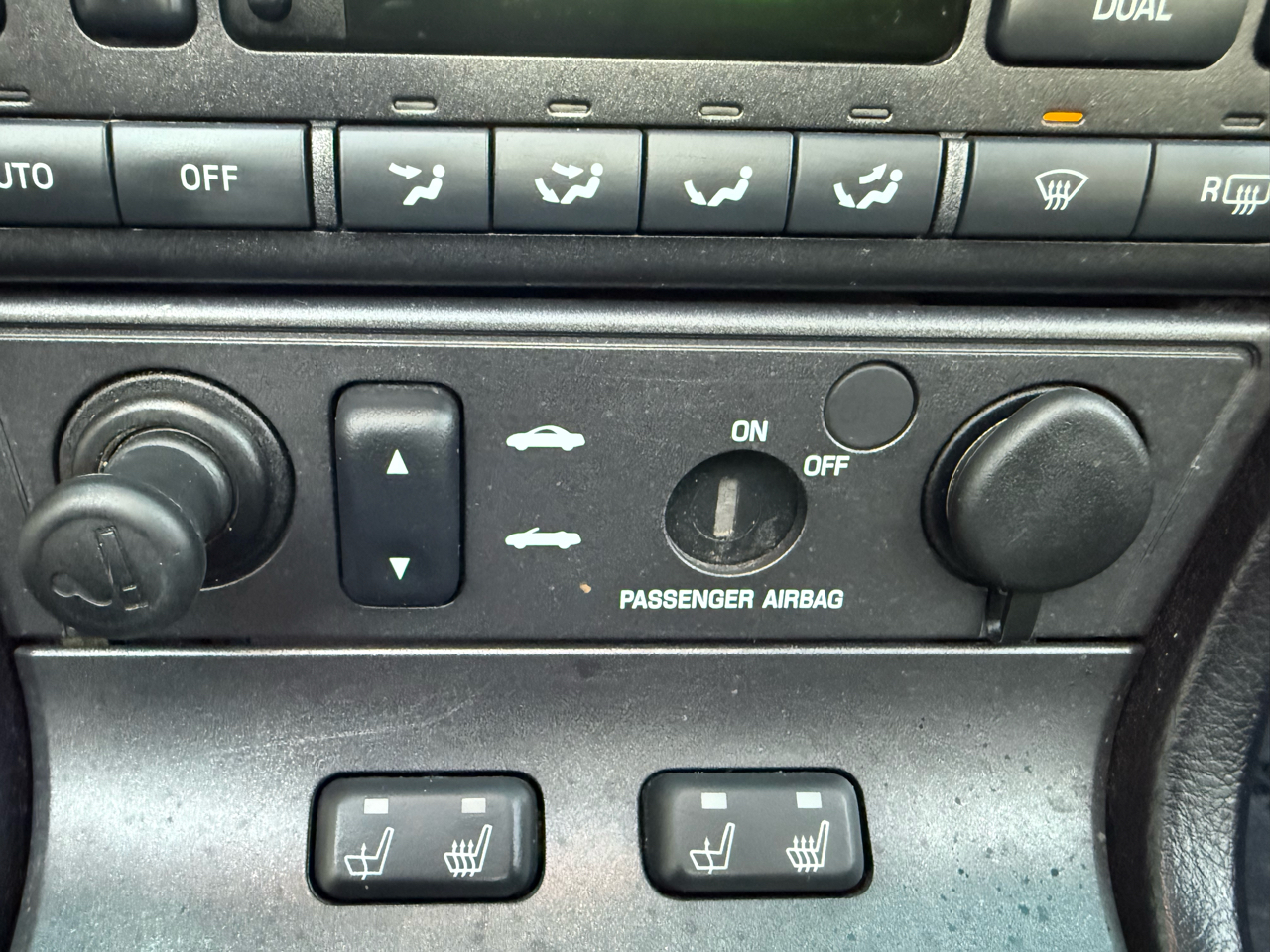 2004 Ford Thunderbird Premium photo 31