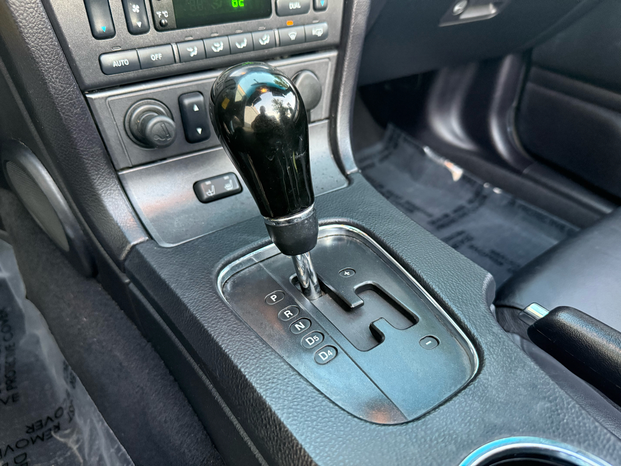 2004 Ford Thunderbird Premium photo 32