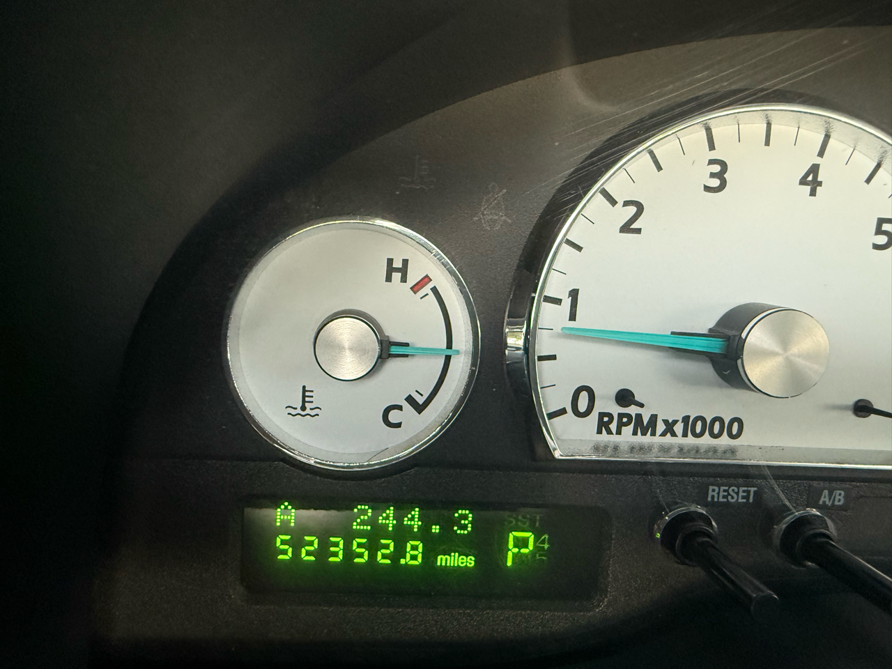 2004 Ford Thunderbird Premium photo 34
