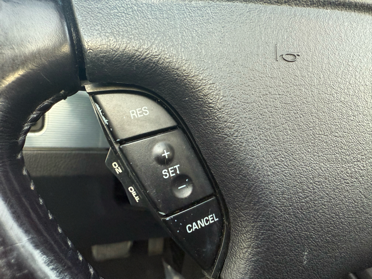 2004 Ford Thunderbird Premium photo 36