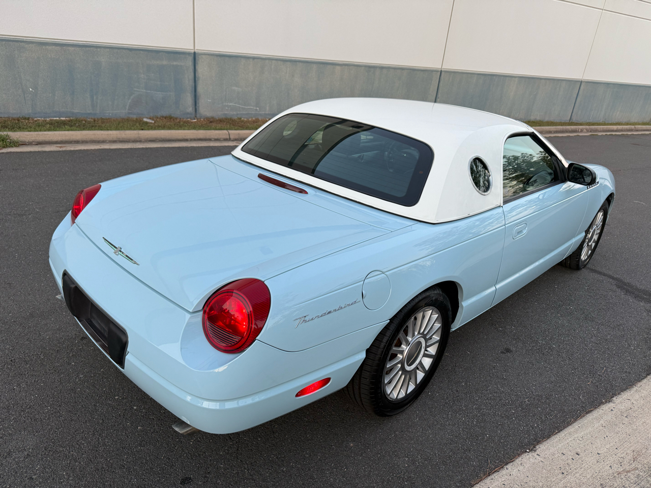 2004 Ford Thunderbird Premium photo 41